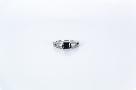 Noir Grace Split Band Ring