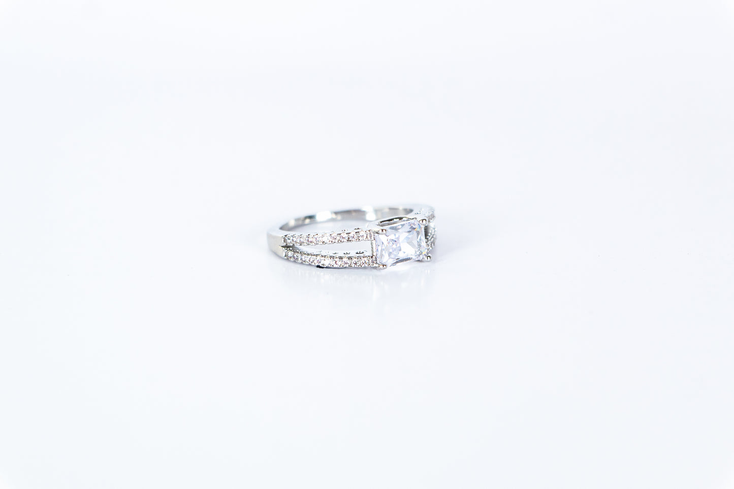 Noir Grace Split Band Ring