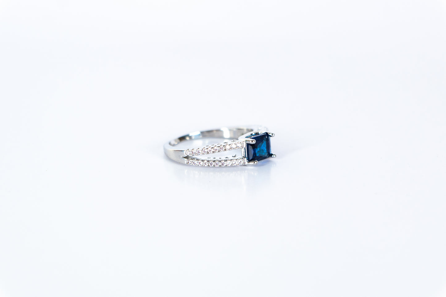 Noir Grace Split Band Ring